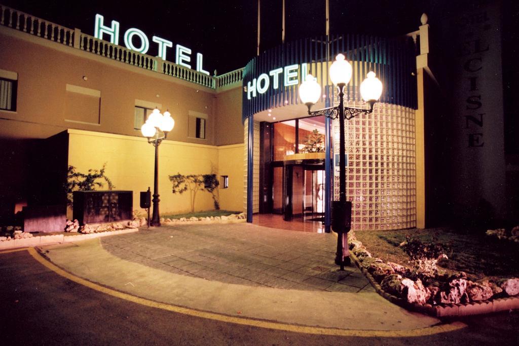 Hotel El Cisne サラゴサ エクステリア 写真