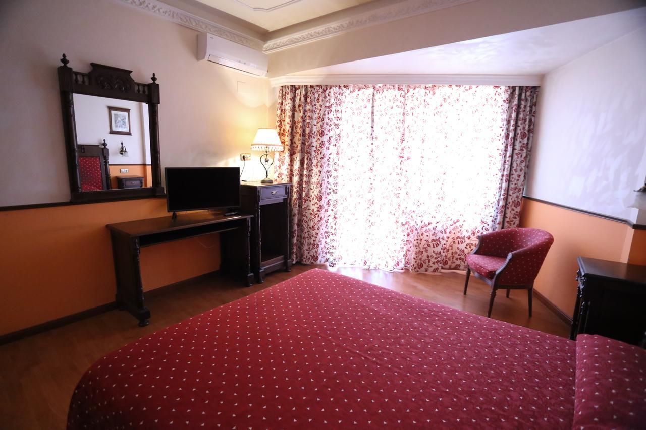 Hotel El Cisne サラゴサ エクステリア 写真